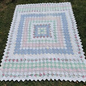 VTG Pastel Patchwork Quilt Trip Around The World Hand Quilted Sawtooth 62x85